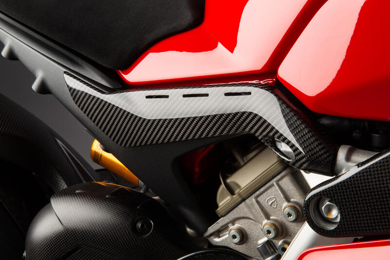 Lightech carbon kleine panelen onder de tank (2 st.) (glanzend) Ducati Panigale V4 S (2018-2024)