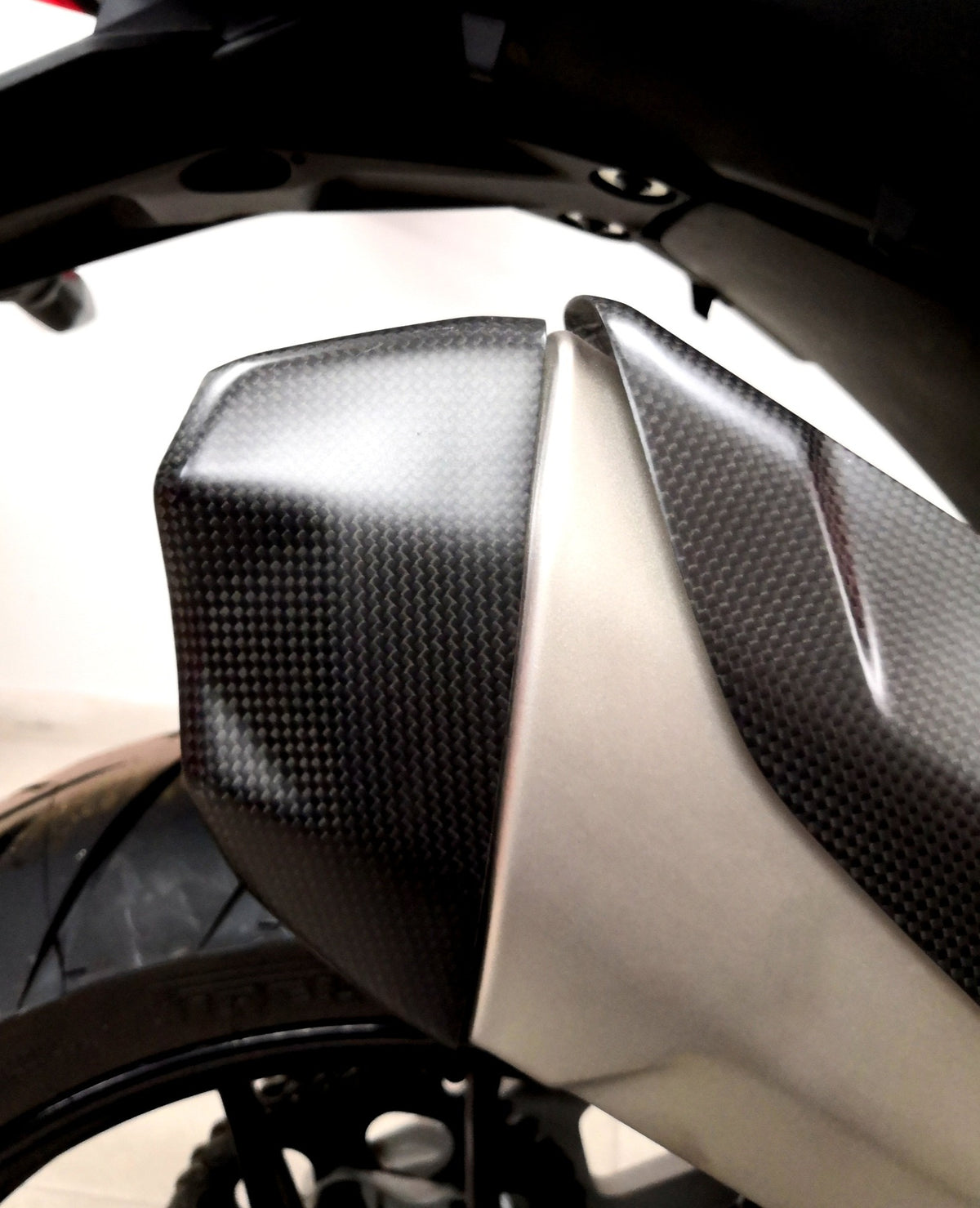 Carbon Uitlaat Endcap – Ducati Multistrada V4 (2021-2024)(originele uitlaat) – (gebruikt)