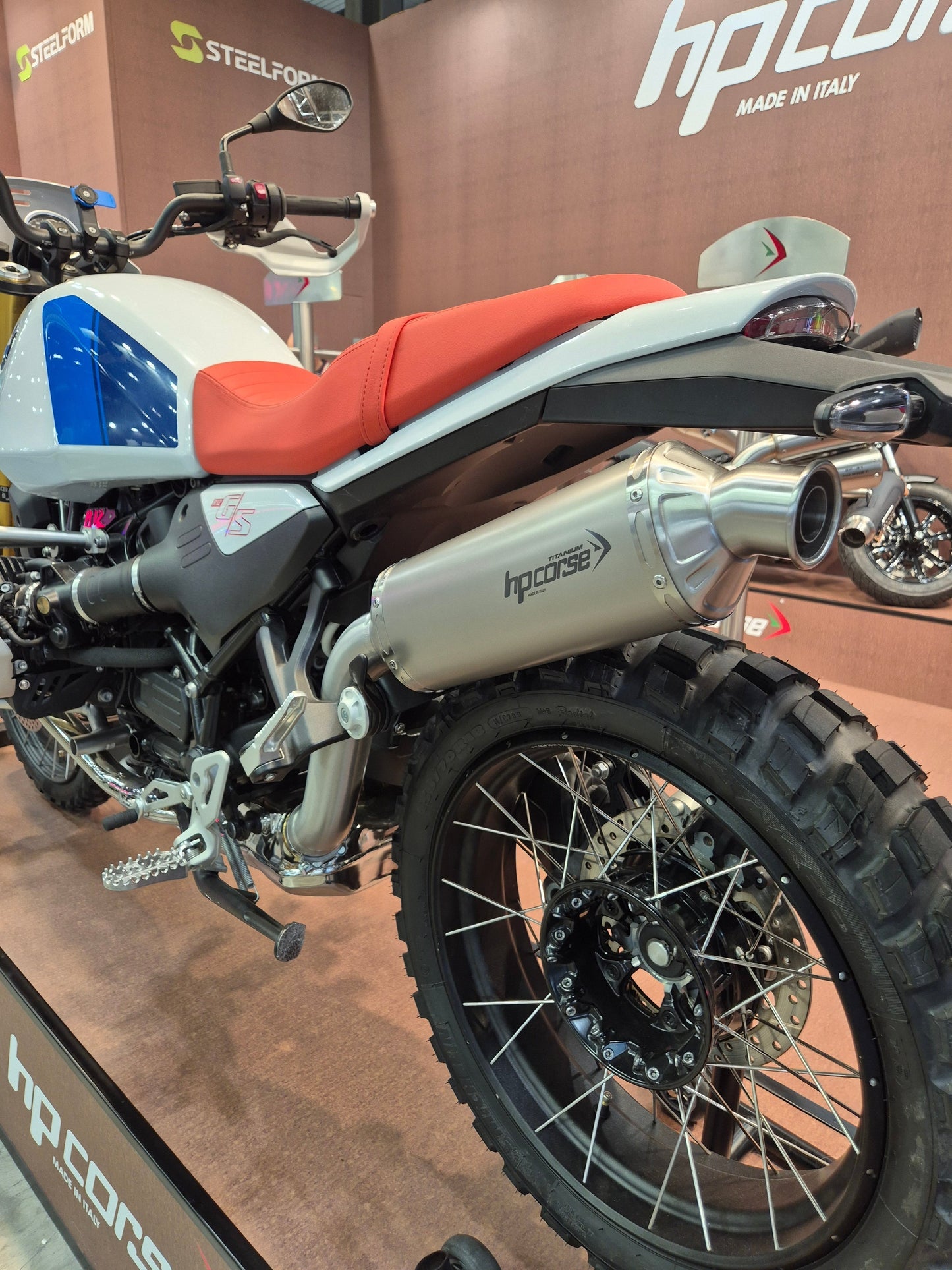 HP Corse versterkt BMW-lijn met nieuwe R12 GS-uitlaat en titanium ontwikkelingen