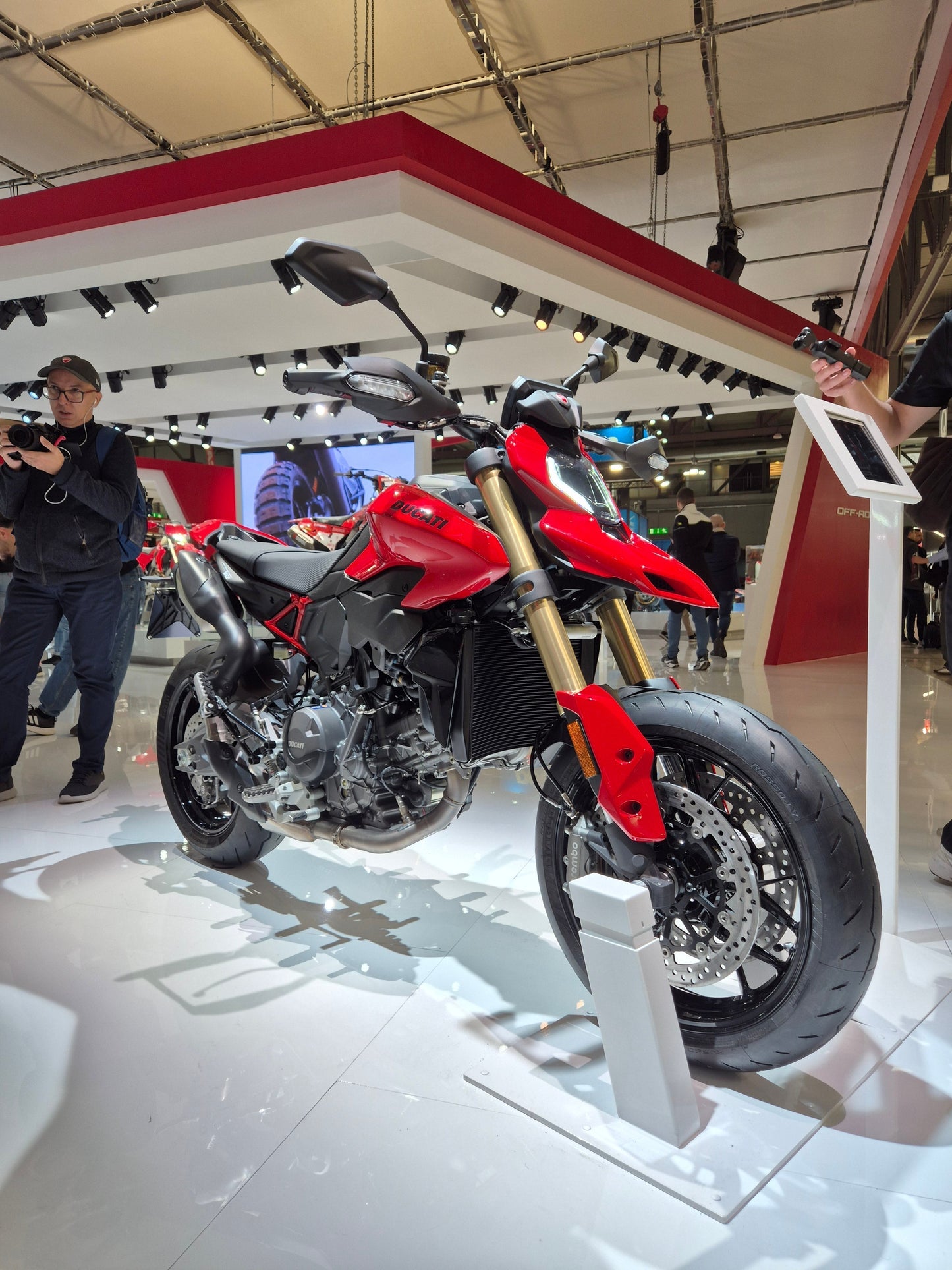 Ducati Hypermotard V2 – terug naar rauwe emotie, vooruit in technologie