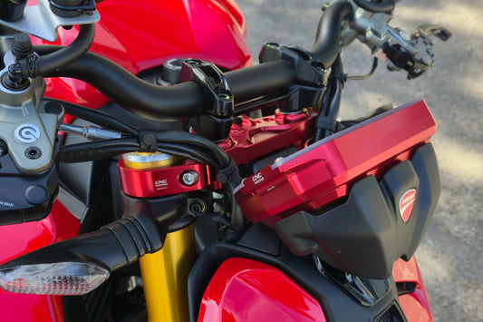 Waarom je Ducati-dashboard meer bescherming verdient: de CNC Racing dashboardbeschermer