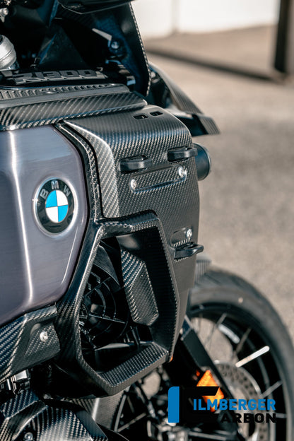 Zijkuip onder de tank rechts (bovenpaneel) mat carbon BMW R1300GS Adventure Option 719 Karakorum (2024+)