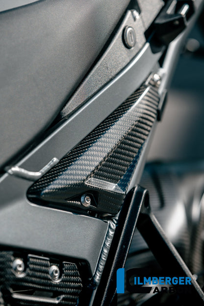 Frame driehoek-cover links achterste deel mat carbon BMW R1300GS Adventure Trophy (2024+)