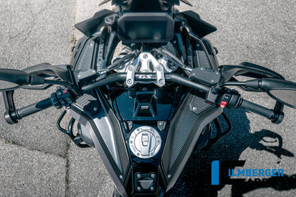 Zijkuip onder de tank links (bovenpaneel) mat carbon BMW R1300GS Adventure (2024+)