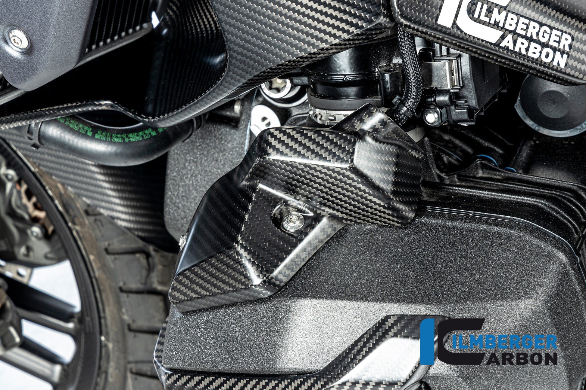 Injector cover links mat carbon BMW R1300R (2025+)
