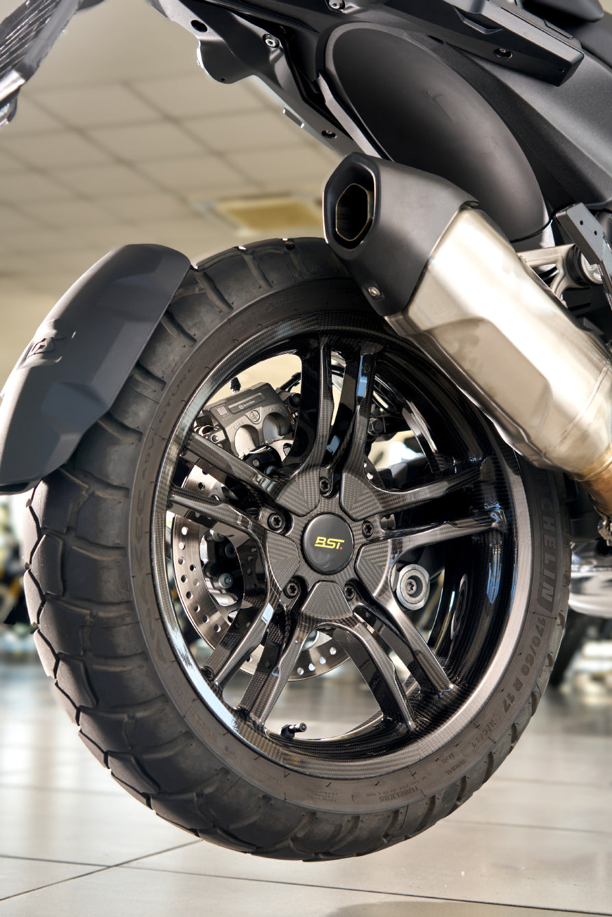 BST AV TEK Carbon Achtervelg 4,5 x 17" – BMW R1300GSA Adventure Option 719 Karakorum (2024+)