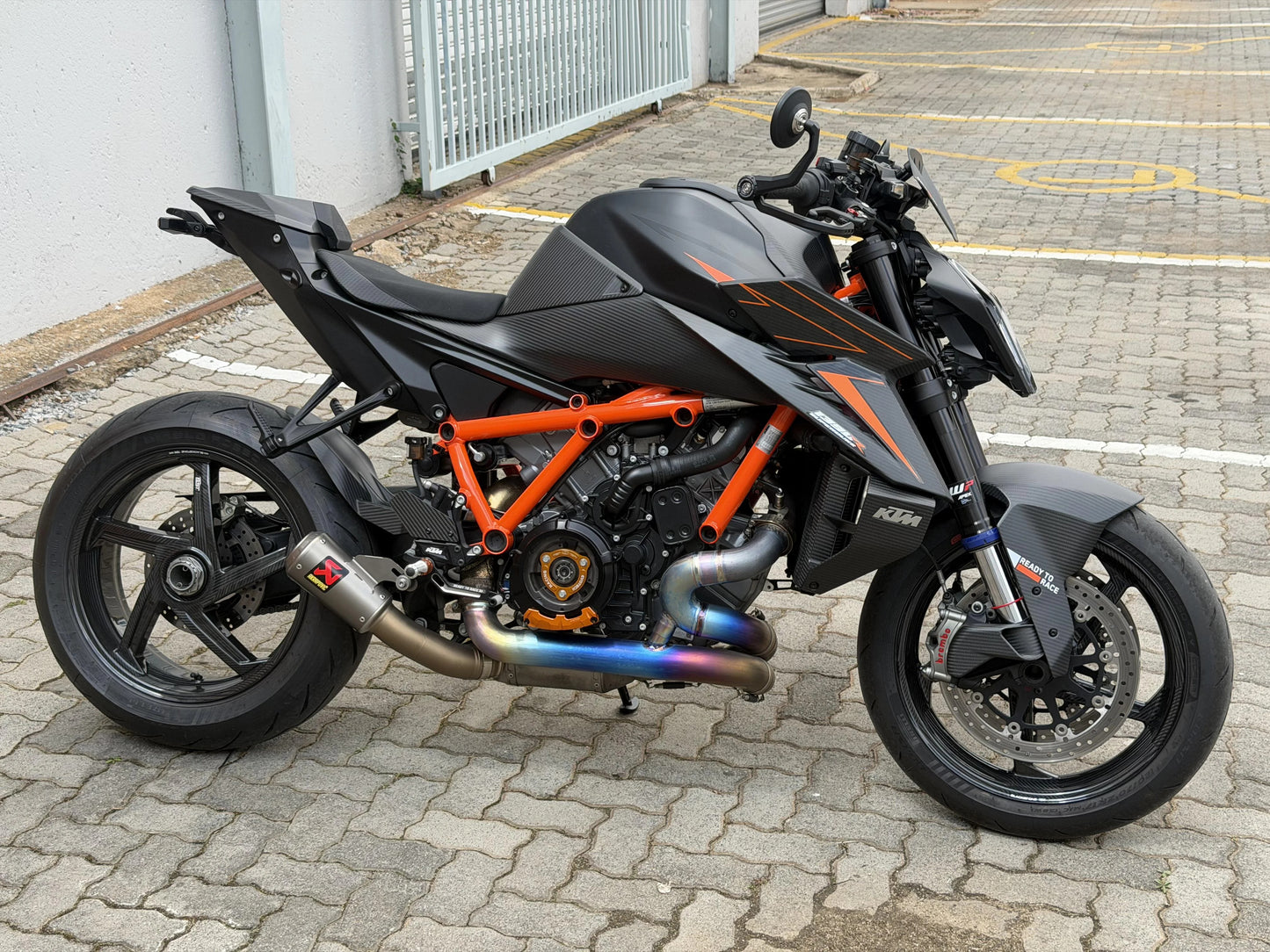 BST Star TEK voorvelg carbon 3,5 x 17" KTM 1390 SuperDuke R (2024+)