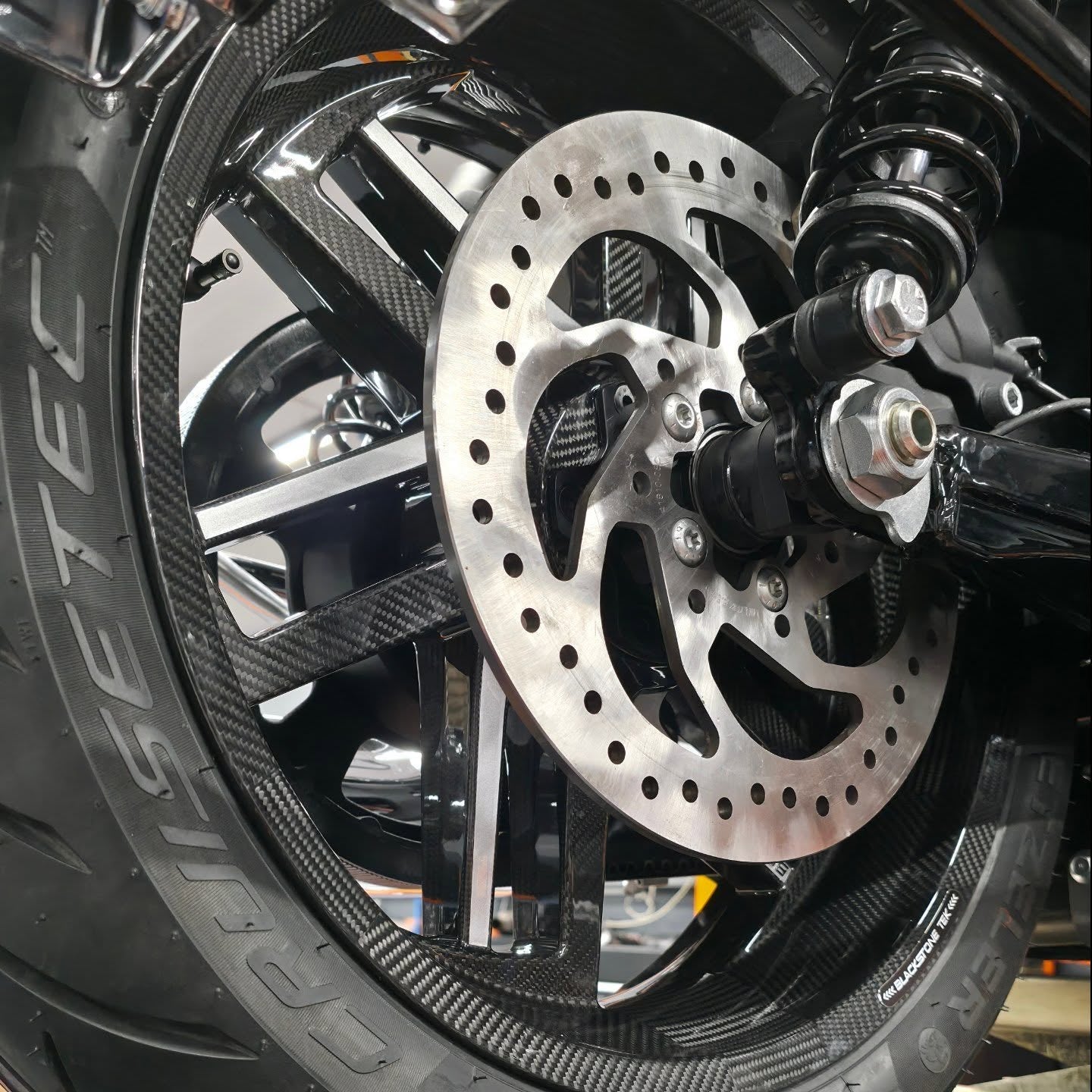 BST Reaper TEK 5.5x18'' carbon achtervelg voor Harley Davidson XL1200NS Iron 1200 (2018-2019)