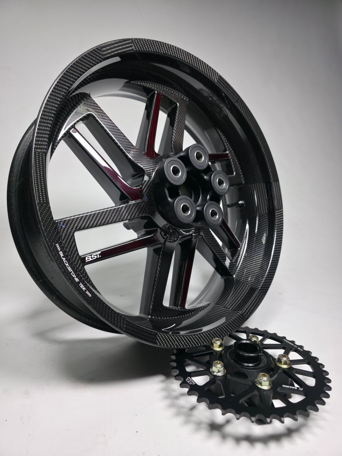BST Reaper TEK 5.5x18'' carbon achtervelg voor Harley Davidson FXBB Street Bob (2018-2020)