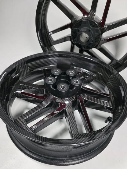 BST Reaper TEK 5.5x18'' carbon achtervelg voor Harley Davidson XL1200R Sportster 1200 Roadster (2008)