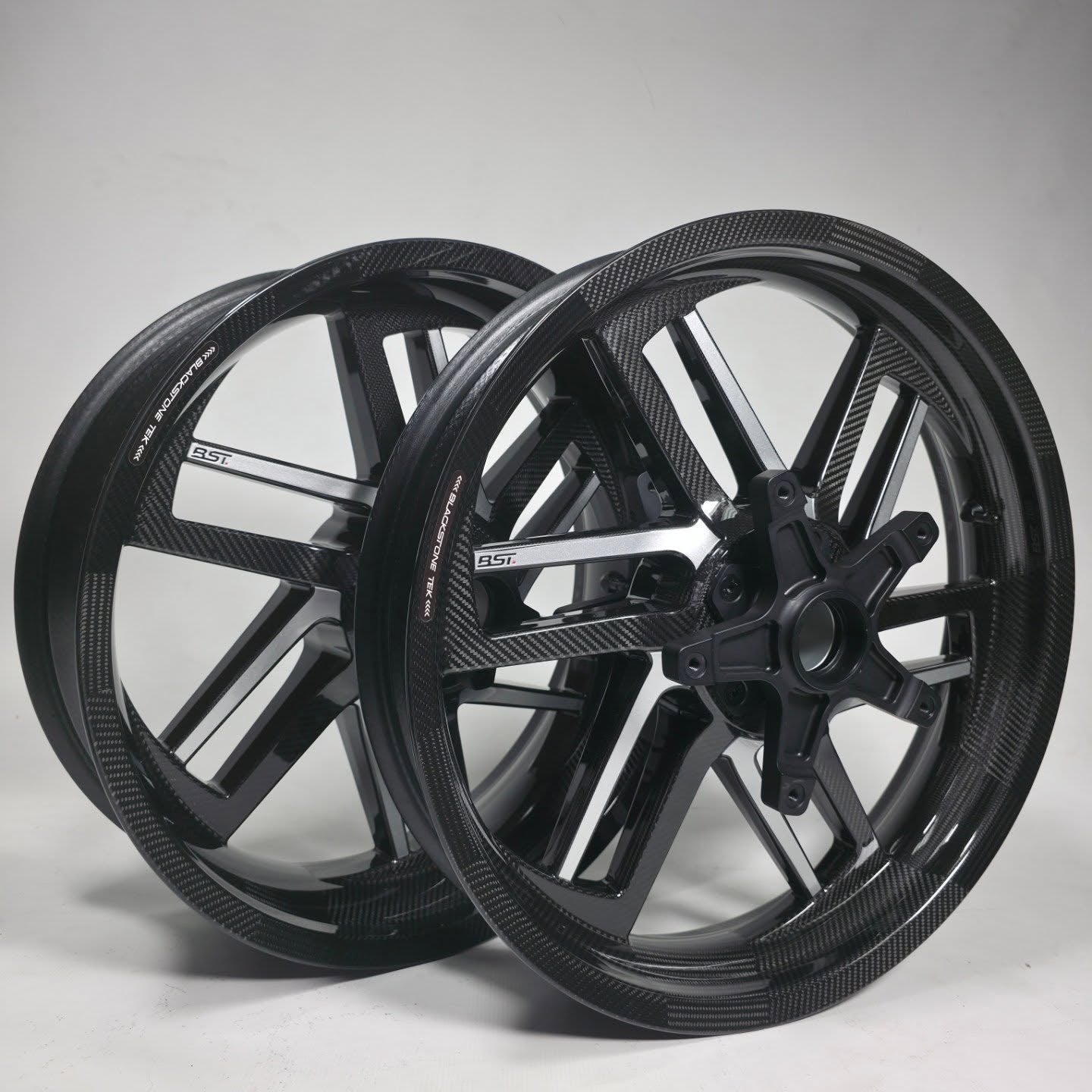 BST Reaper TEK 5.5x18'' carbon achtervelg voor Harley Davidson VRSCDX Night Rod Special (2007)