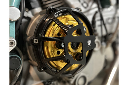 Koppelingsdeksel Traffic Ducati 749 (2003-2006) vooraanzicht in zwart met gouden drukplaat en zwarte veren plus schotels