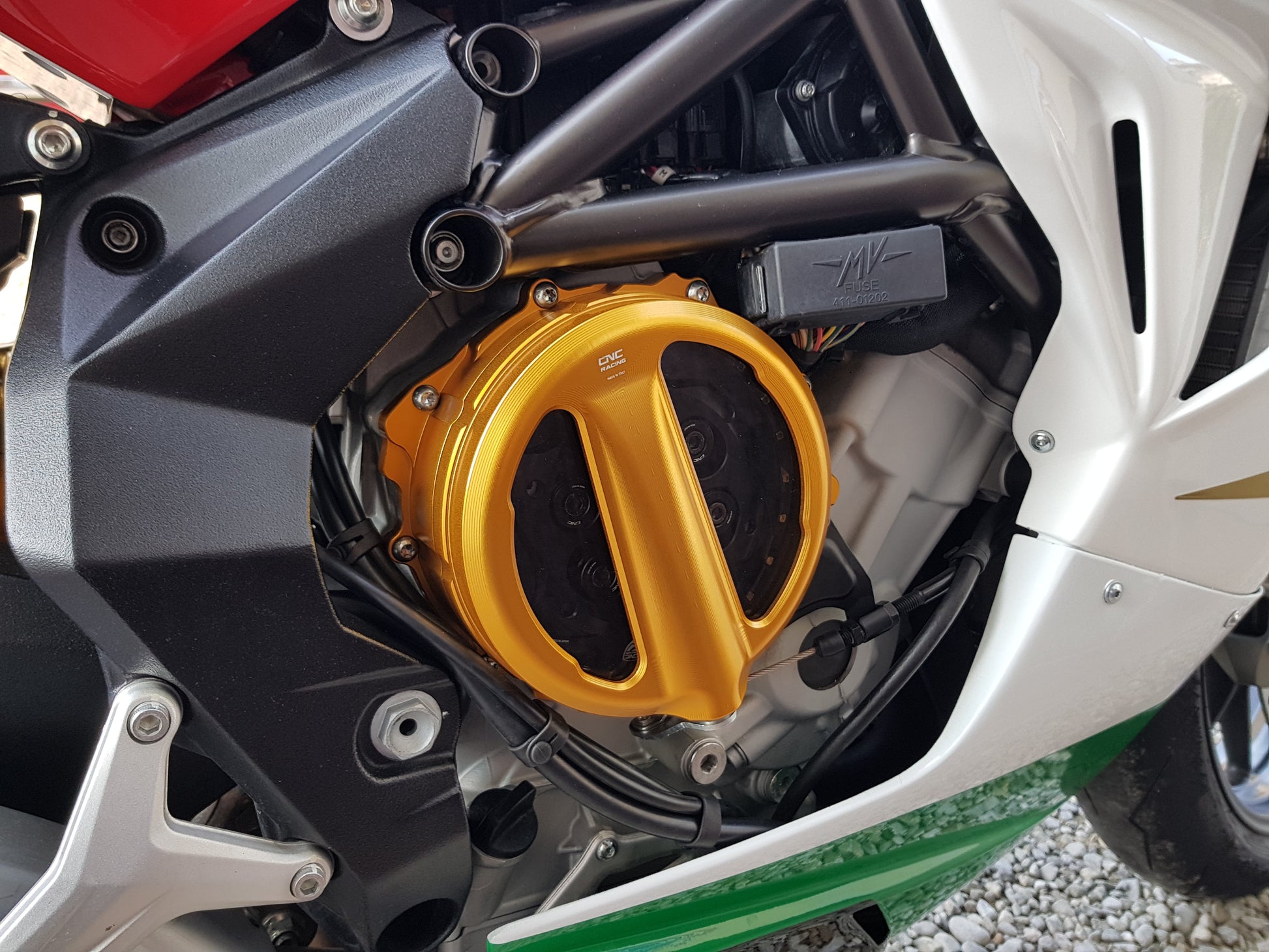 Open koppelingsdeksel met lexaan venster MV Agusta Rivale 800 (2013-2017) goud met zwarte drukplaat en zwarte veerschotels