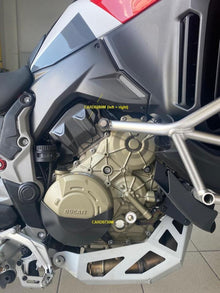 Paneles de carbono Lightech debajo del tanque (2 pcs.) (MAT) Ducati Multistrada V4 (2021+)