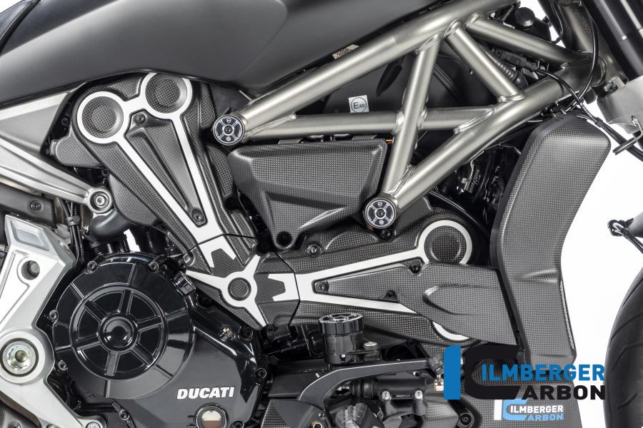 CAM appelle les couvertures Matt avec un décalal de décalage de Crome Ducati xdivevel Black Star (2021-2022)