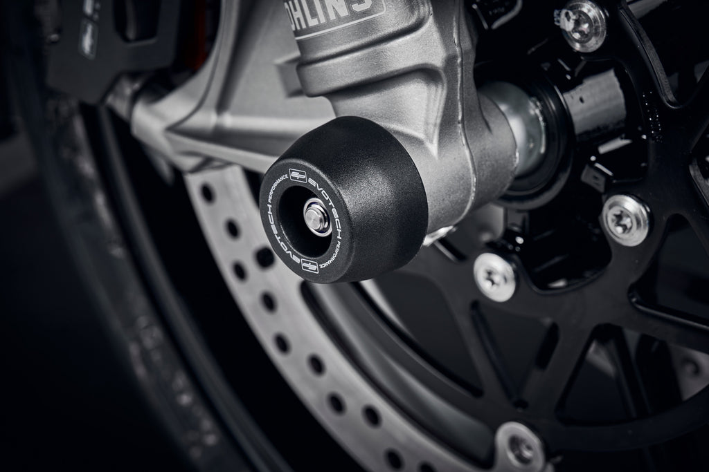 The EP crash protection bobbin is seamlessly attached to the front fork of the Triumph Speed Triple 1200 RR.