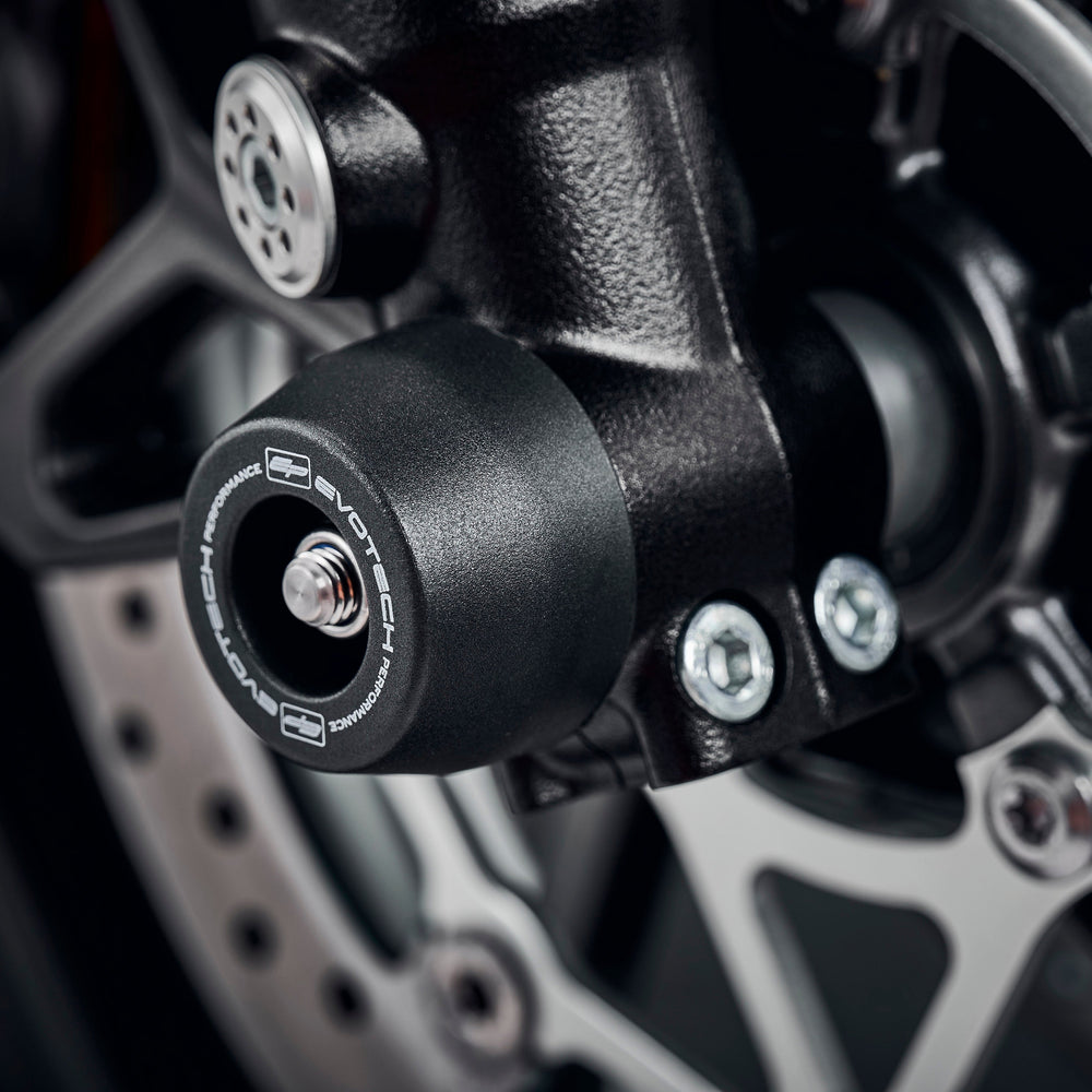 The front fork of the Triumph Street Triple RS fitted with Evotech Performance’s signature crash slider from EP Front spindle Bobbins, safeguarding the forks and brake calipers.