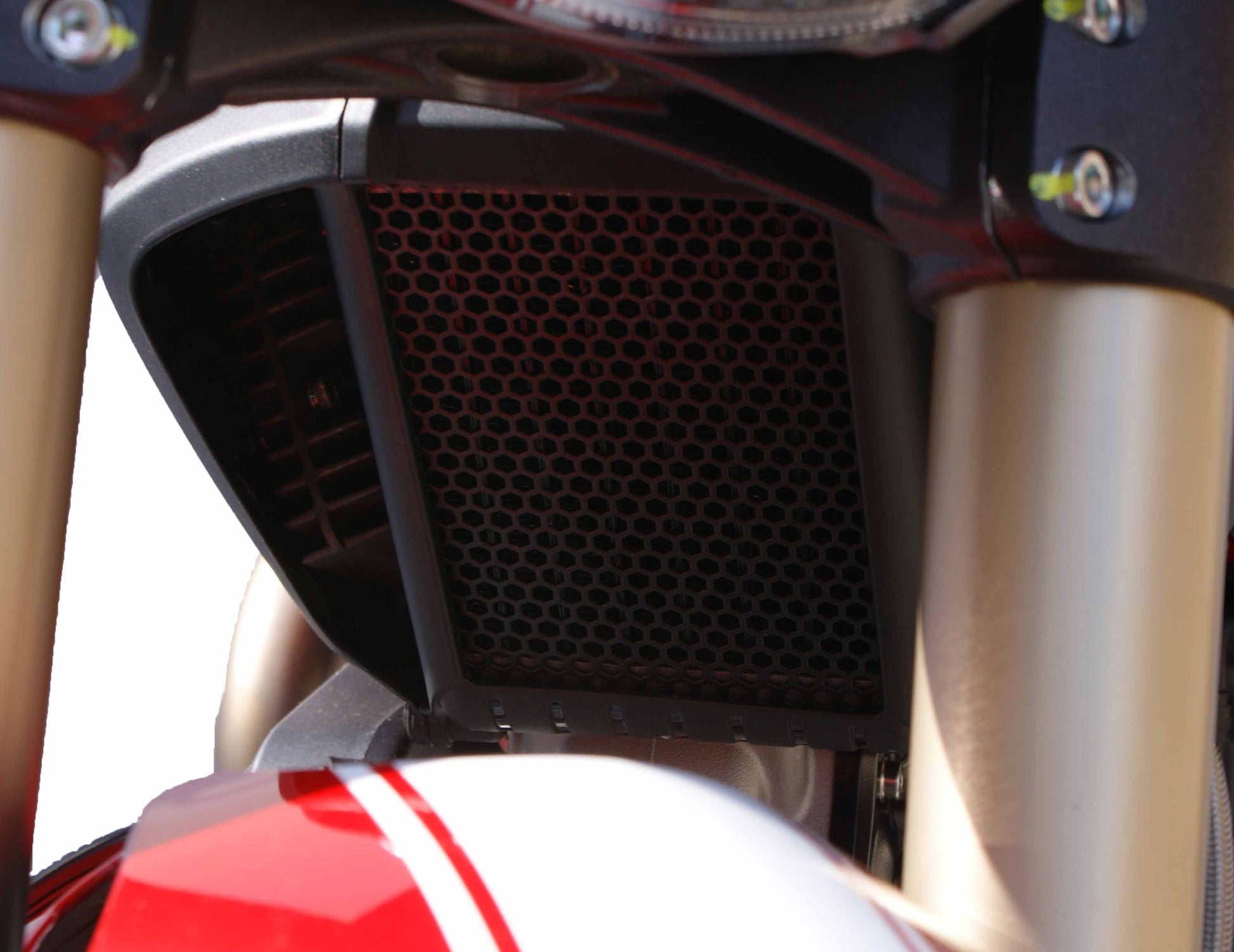 Discontinued - Evotech Ducati Monster 1100 Oliekoeler Beschermer 2009 - 2015