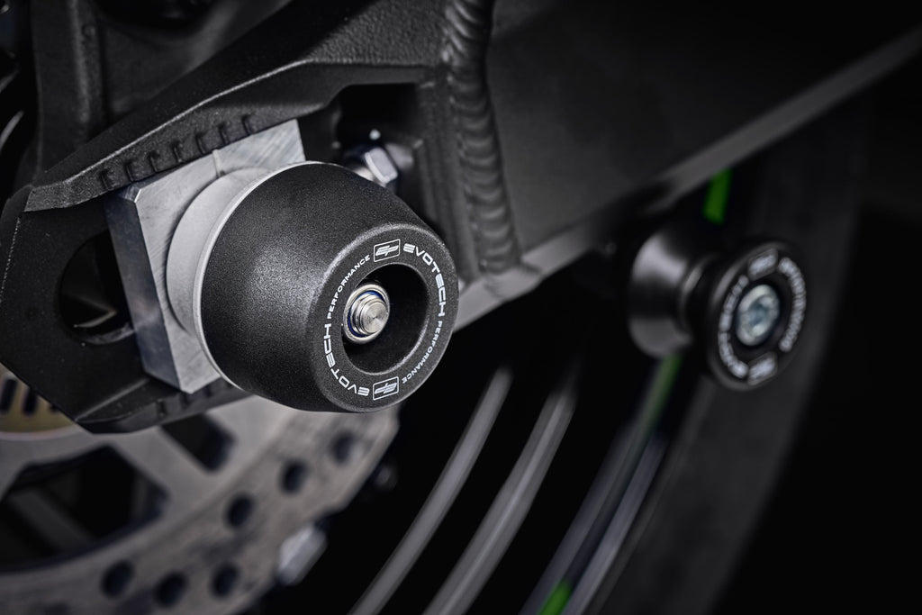 The rear wheel of the Kawasaki Z900 with EP Spindle Bobbins Crash Protection bobbin mounted to the rear spindle offering swingarm protection. 