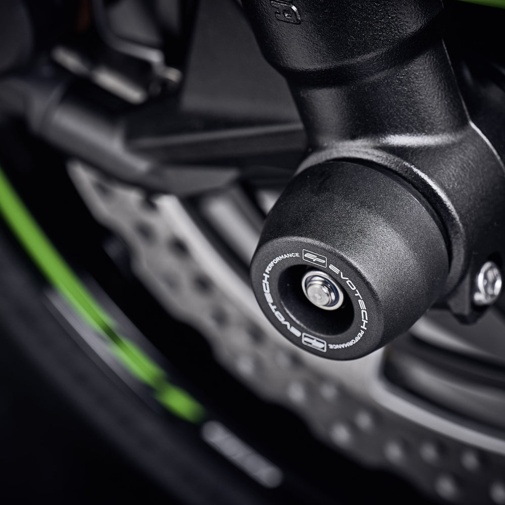 
                  
                    EP Spindle Bobbins Crash Protection fitted to the front wheel of the Kawasaki ZX6R shielding the front forks and brake calipers.
                  
                