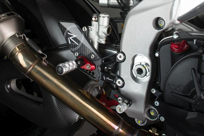 Conjunto de interruptor de freno ajustable con reposapiés fijos y patrón de interruptor estándar Aprilia Tuono V4 1100 Factory 2021+