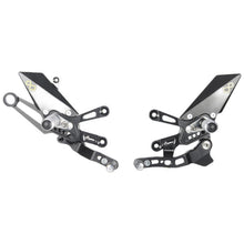 Interruptor de freno ajustable Conjunto con reposapiés plegables y patrón de interruptor de viceversa (cambio de GP) Aprilia Tuono V4 1100 Factory 2021+