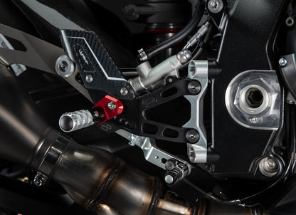Conjunto de enlaces de freno ajustables R (edición especial) con reposapiés plegables y protectores de tacón de carbono BMW S1000RR (2019-2024)