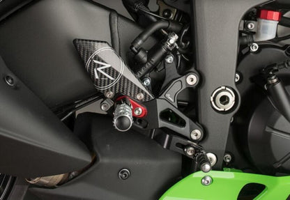 Conjunto de interruptor de freno ajustable R (edición especial) con reposapiés plegables y patrón de interruptor estándar Kawasaki ZX636 2024+