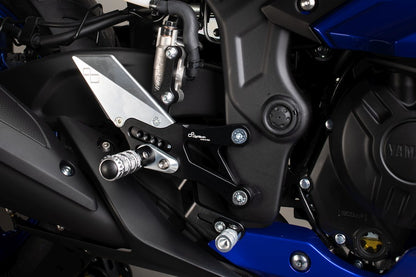 Verstelbare remschakelset met vaste voetsteunen en standaard schakelpatroon Yamaha R3 2015+