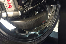 Remklauwen luchtgeleiders set GP DUCTS Limited Edition Ducati Monster 950 (2021-2025) gemonteerd op de voorvork