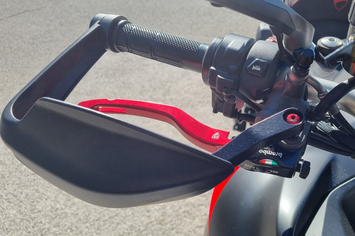 Handkap montageset voor Brembo RCS rempomp Ducati Multistrada V4 S Grand Tour (2024+) vooraanzicht gemonteerd met rood accent
