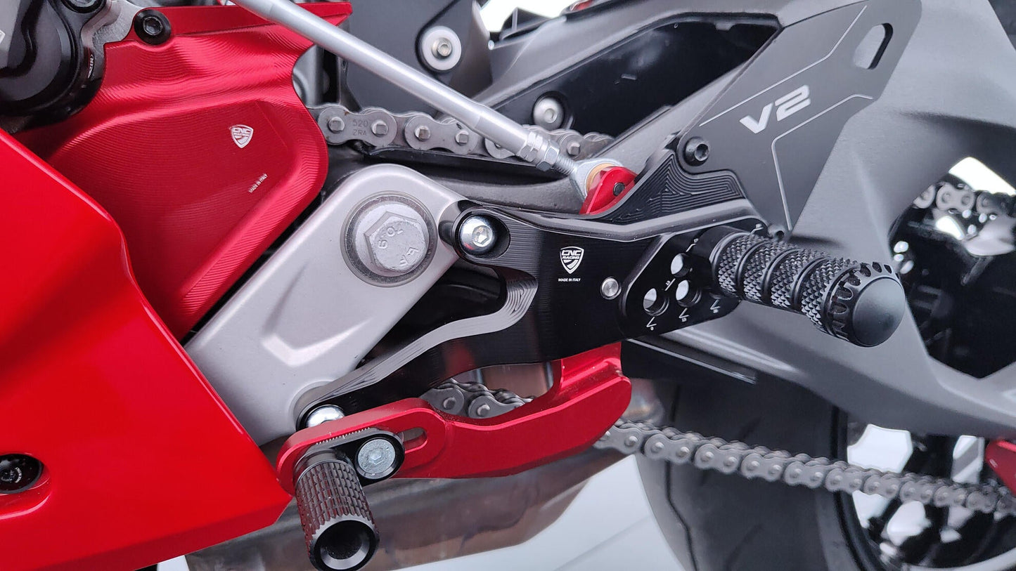 Verstelbare remschakelset PE418 CNC Racing - Ducati Panigale V2S FB63 (2026)