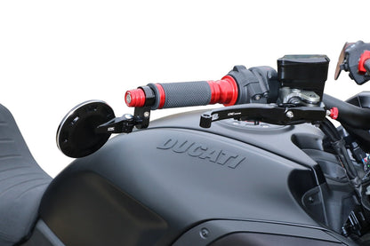 Stuurgewichtset 'Mini' CNC Racing Aprilia Tuono V4 Factory (2021+) rood gemonteerd in combinatie met CNC Racing bar-end spiegels en handvatten
