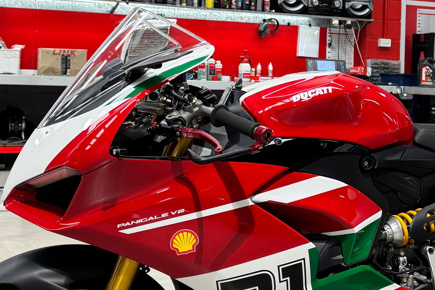 Remhendelbeschermer Troy Bayliss Limited Edition Ducati Panigale V4 S Corse (2019-2020) Vooraanzicht gemonteerd
