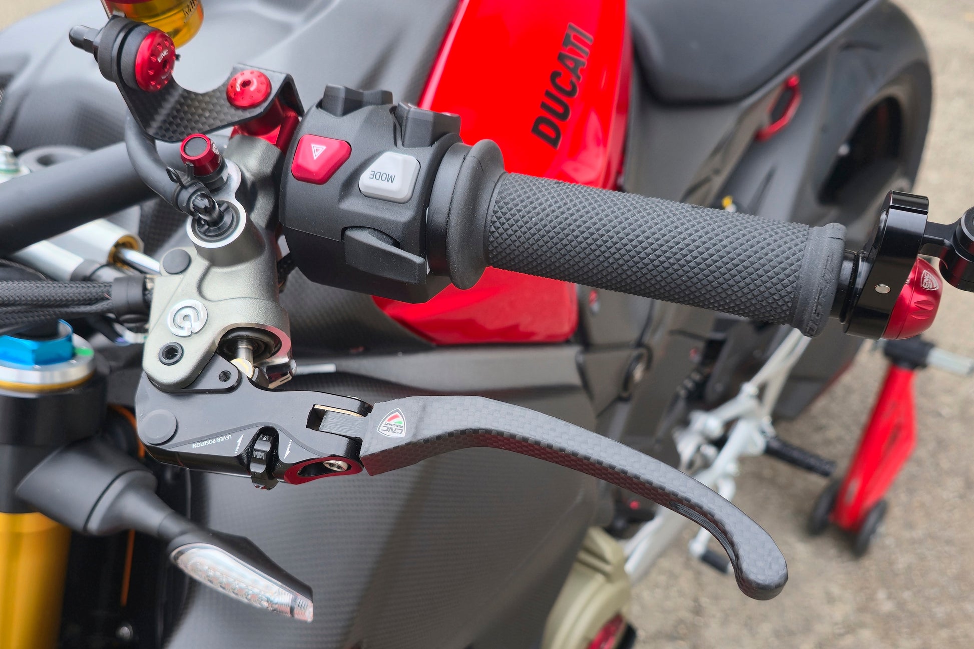 Carbon opklapbaar koppelingshendel - met rollende verstelknop Aprilia RSV1000 Factory (2006-2010)