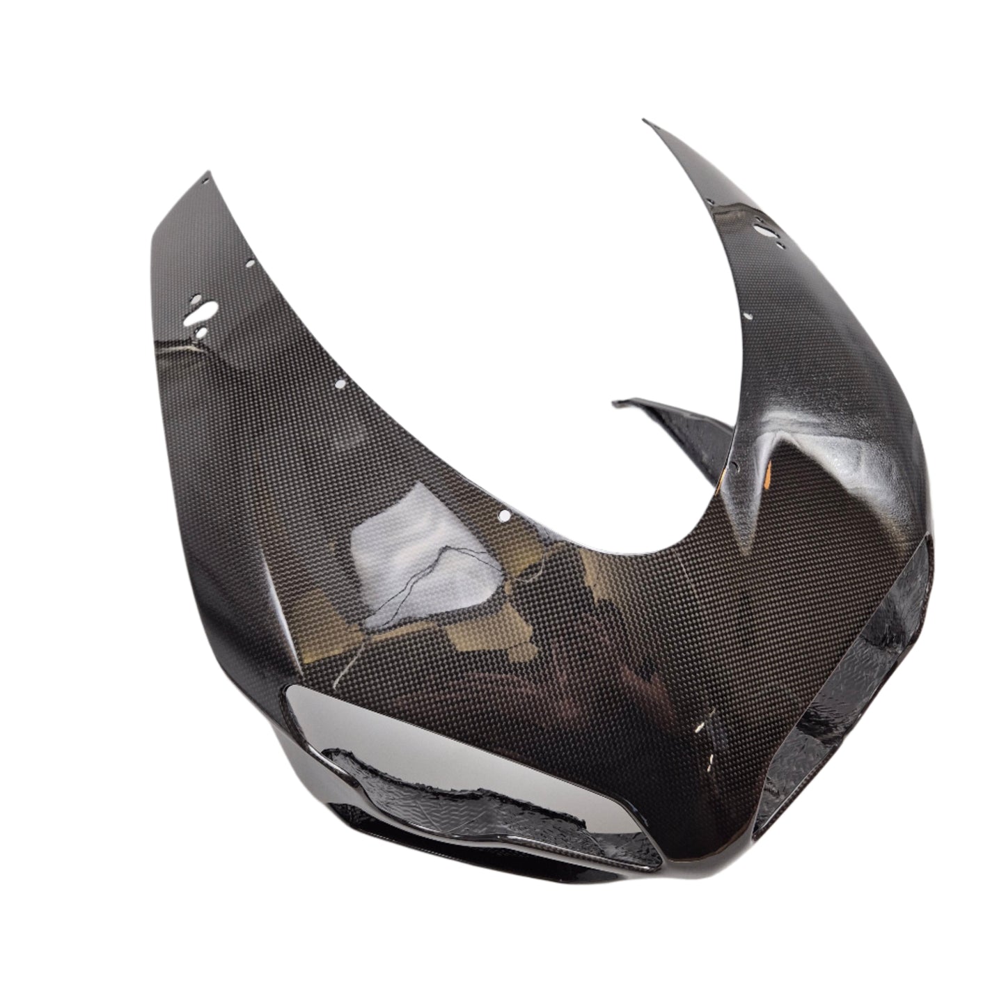 Overzichtsfoto van de FullSix Carbon Headlight Fairing Strada, los gepresenteerd – toont de volledige vormgeving, bevestigingspunten en carbonstructuur in één duidelijk beeld.