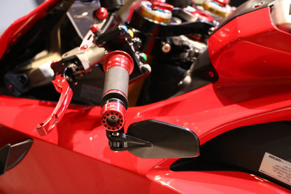 Bar-End spiegel Evo links MR712 CNC Racing Aprilia Tuono (2006-2010) ingeklapt gemonteerd op Panigale V4 