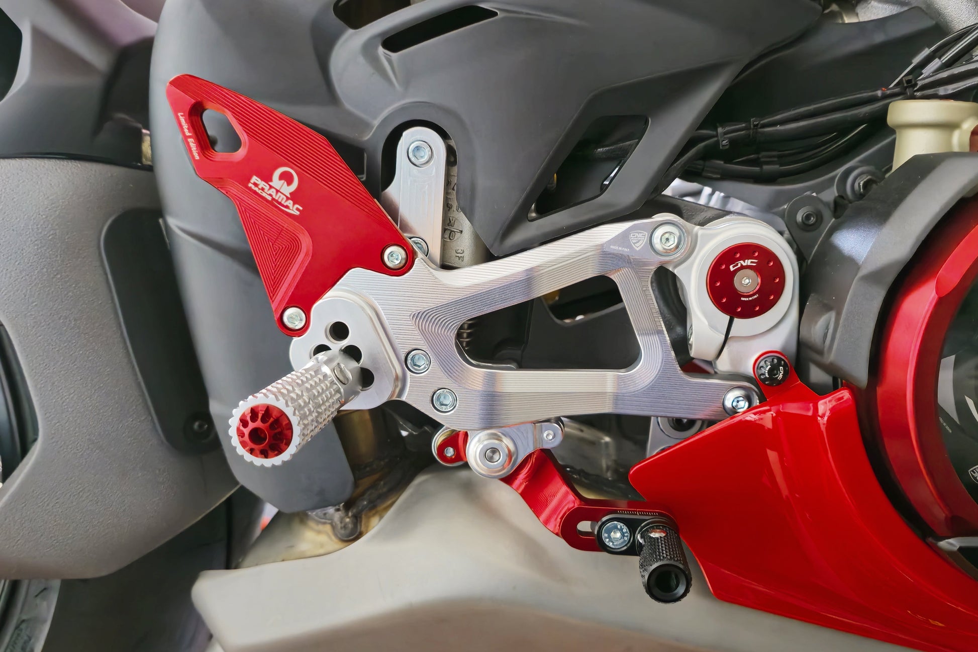 Pramac Racing Limited Edition remschakelset Ducati Panigale V4 Tricolore (2025+)
