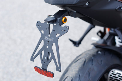 PT309B kentekenplaathouder rechts vooraanzicht gemonteerd zwart KTM 1390 Super Duke R