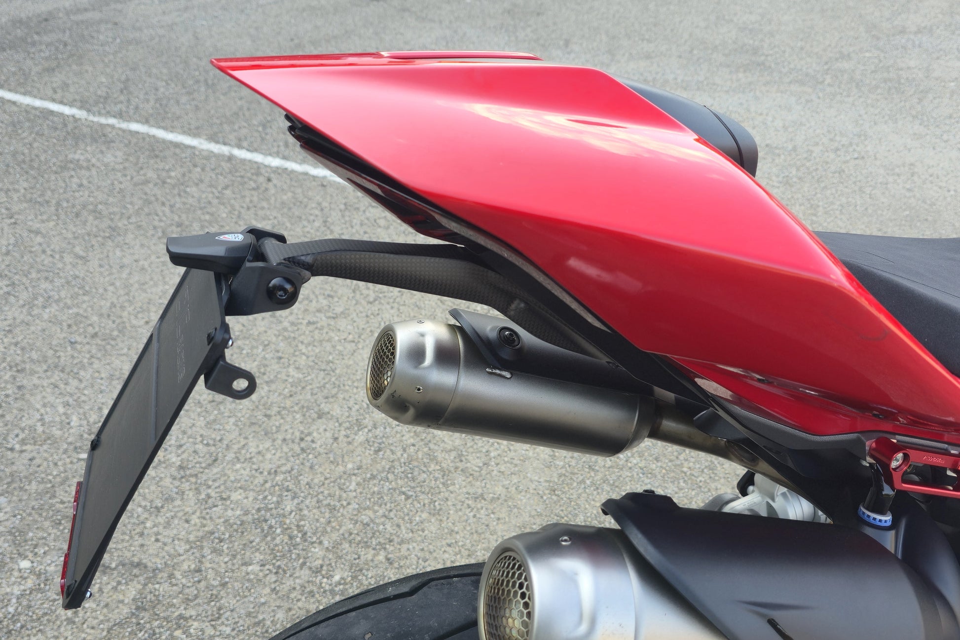 Carbon kentekenplaathouder CNC Racing Ducati Panigale V4 Tricolore (2025+)