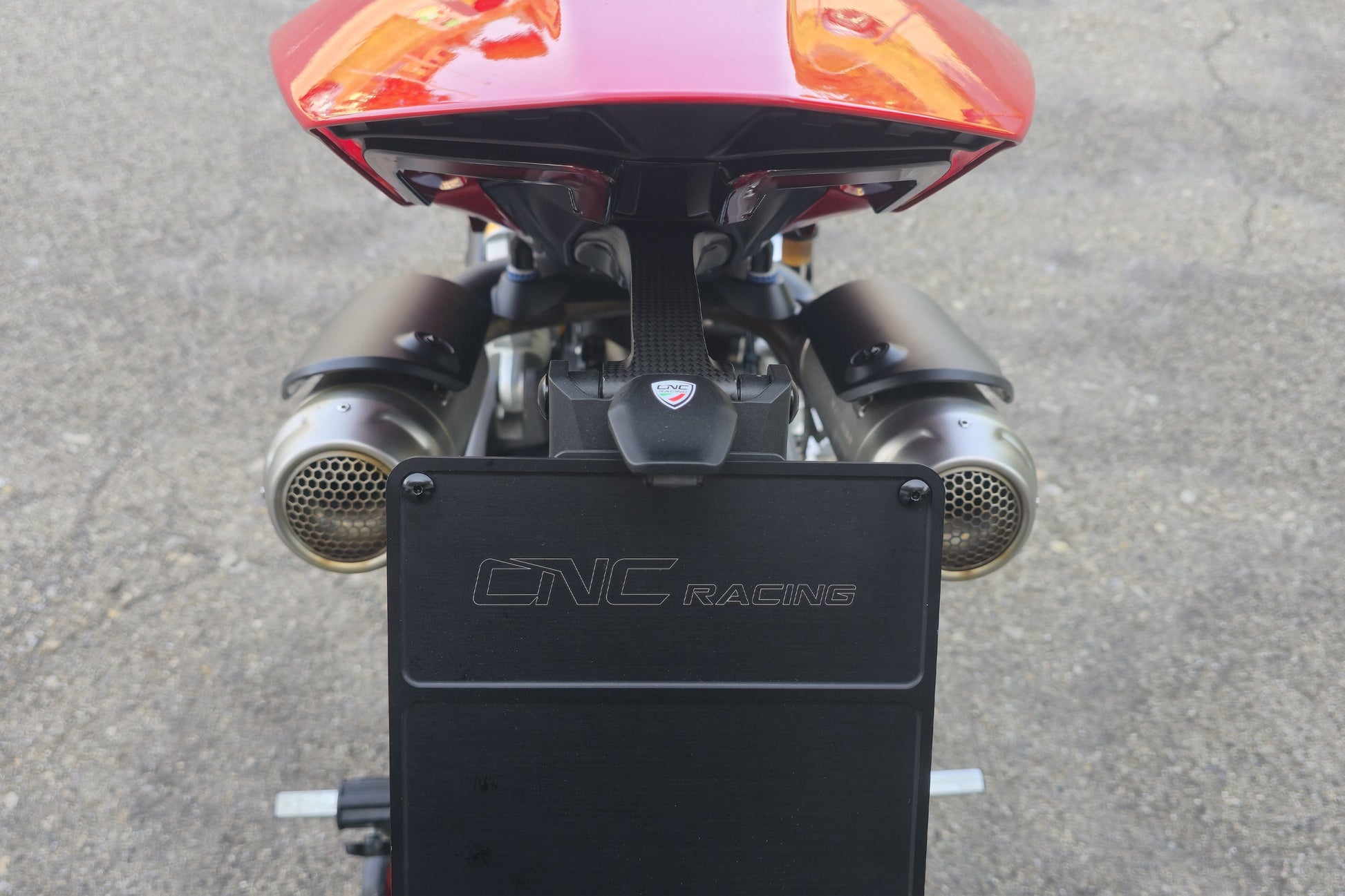 Carbon kentekenplaathouder CNC Racing Ducati Panigale V4 Tricolore (2025+)