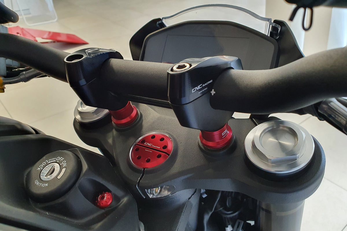 Balhoofd moer CNC Racing Ducati ST4S (1997-2003) rood gemonteerd op Monster