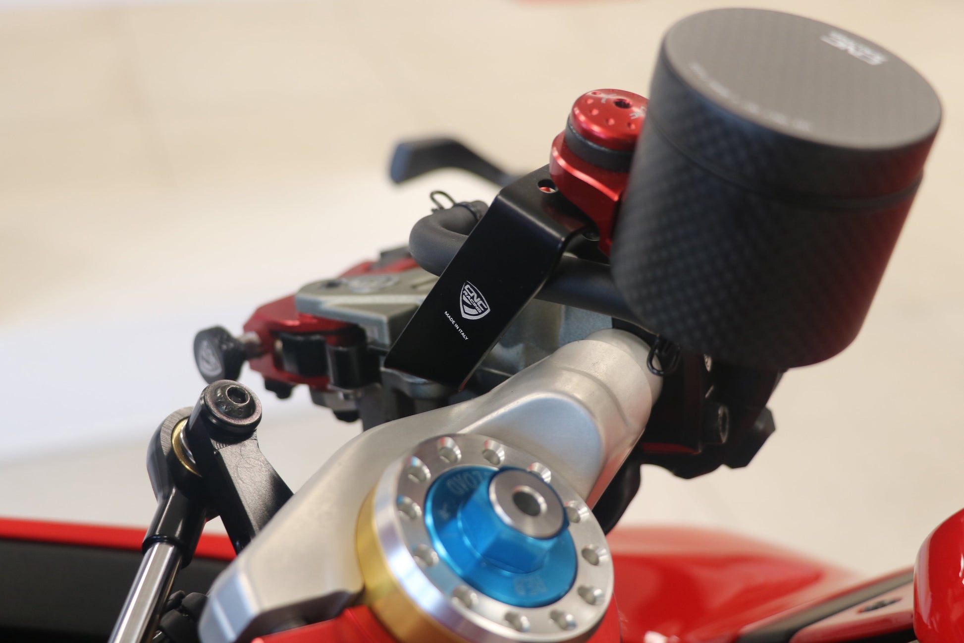 CNC Racing koppelings- en remvloeistofreservoir montageset – Ducati Panigale V2 MM93 (2026)