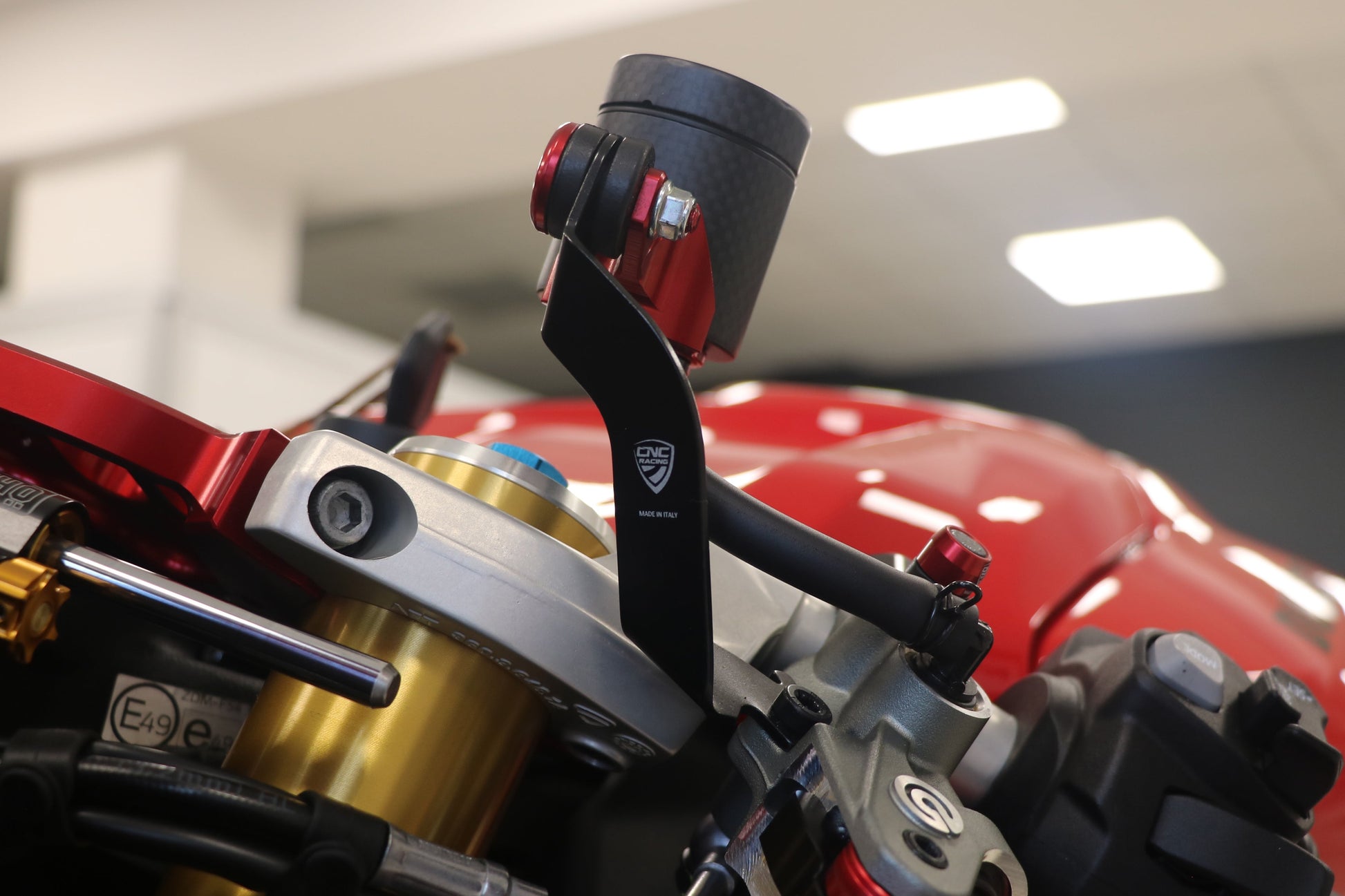CNC Racing koppelings- en remvloeistofreservoir montageset – Ducati Panigale V2S FB63 (2026)