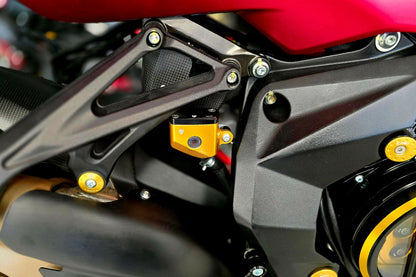 Achterrem remvloeistof reservoir deksel 'Touch' MV Agusta Brutale 1078 RR (2007-2011) zwart deksel gemonteerd achteraanzicht