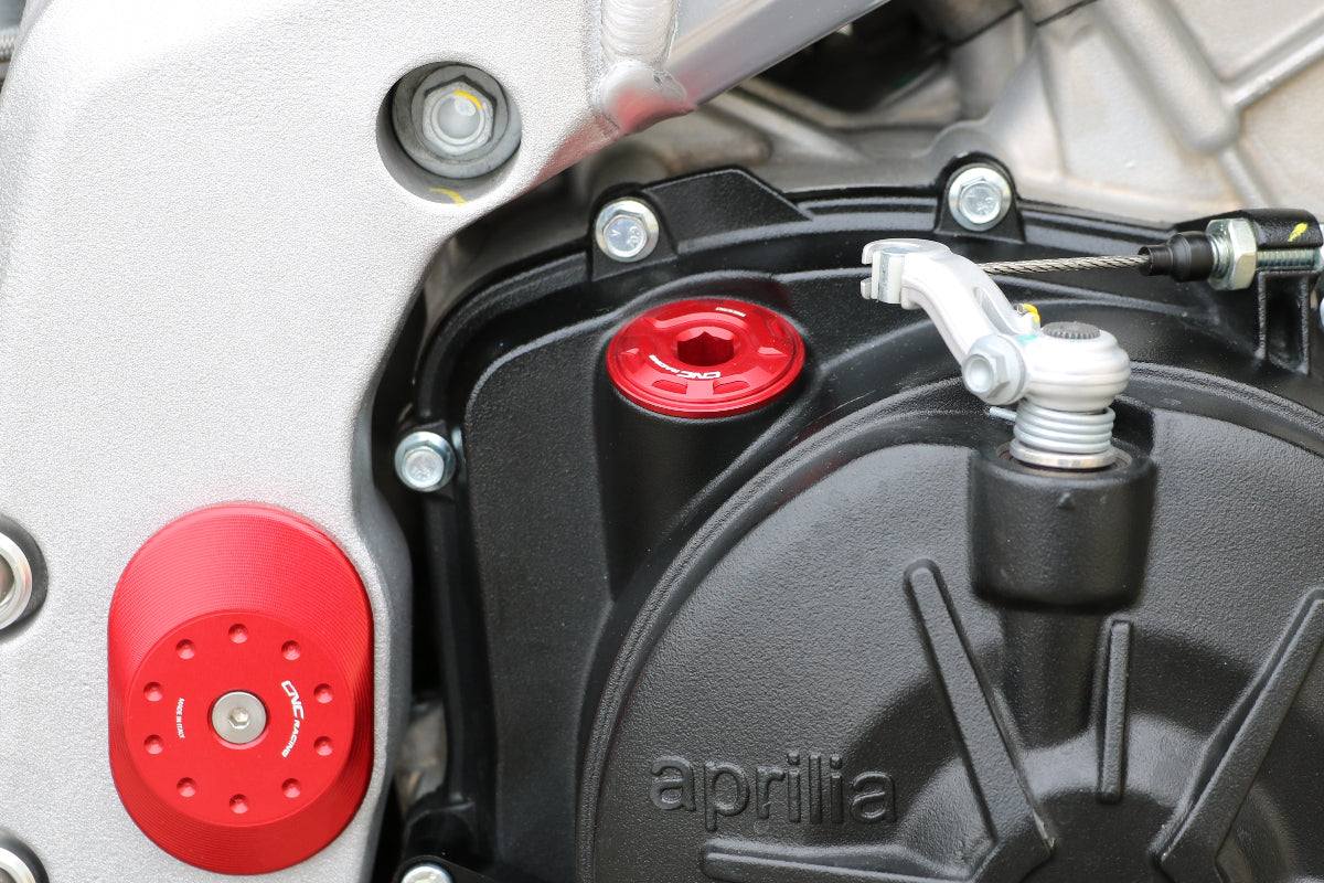 Olievuldop 'Gear' Suzuki GSX750F Katana (1998-2006) gemonteerd in rood