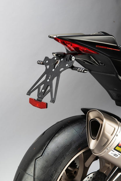 Titular de la matrícula Lightech homologada - Innovation se reúne con elegancia - Aprilia RSV4 All 2009-2020