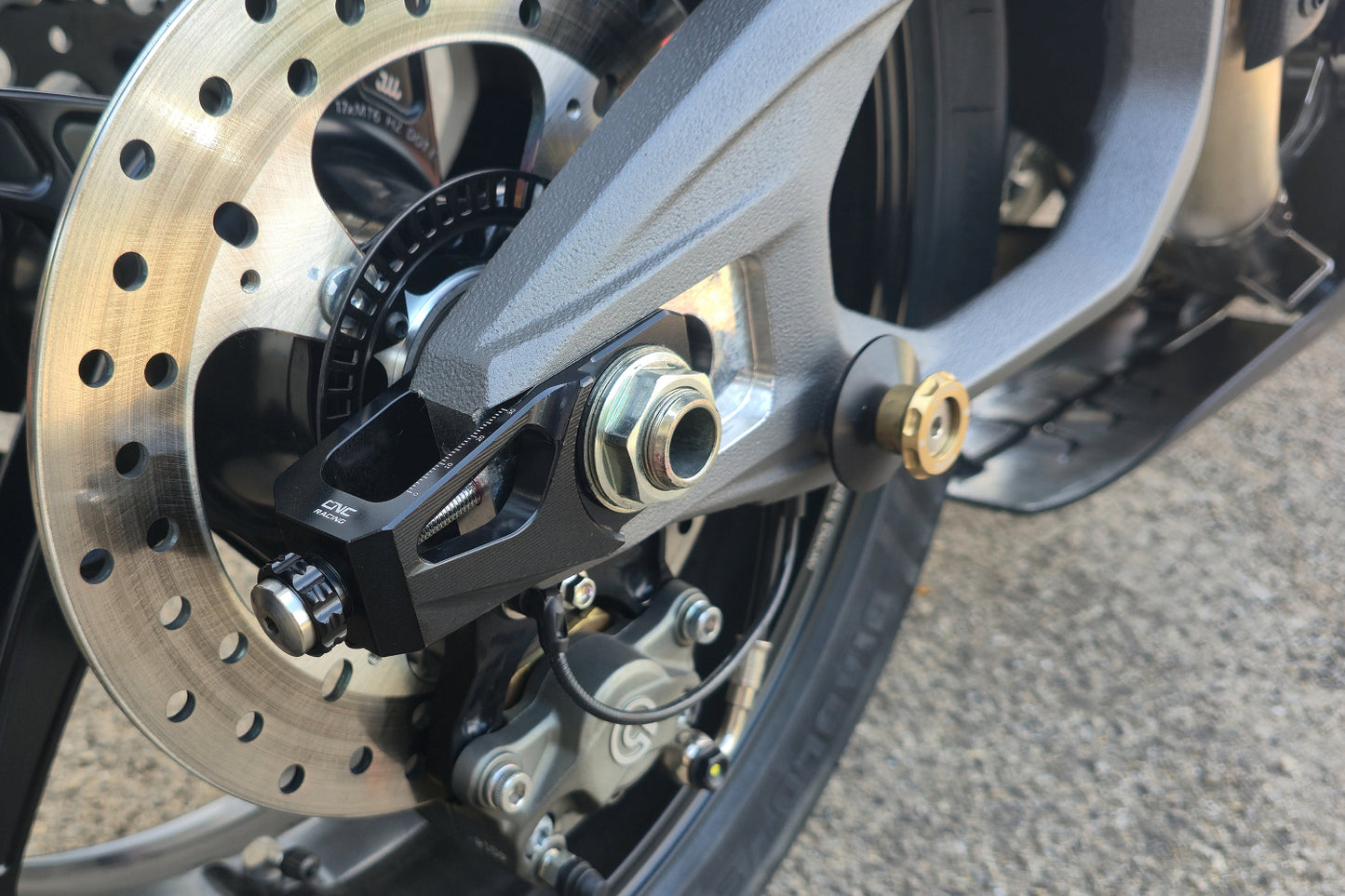 Kettingspannerset TD017 CNC Racing Panigale V4 V4S Streetfighter V4 V4S gemonteerd rechts