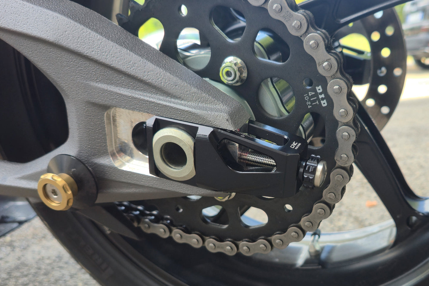 Kettingspannerset TD017 CNC Racing Panigale V4 V4S Streetfighter V4 V4S gemonteerd links zijkant