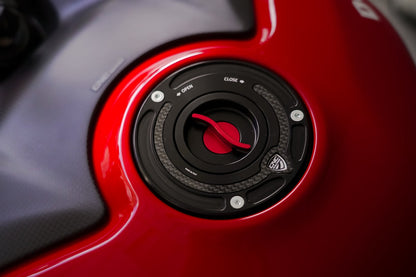 Tankdop buitenrand Carbonio MV Agusta Brutale 750S (2013-2017) gemonteerd in zwart